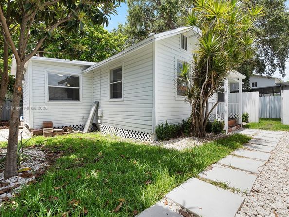 2946 SW 26th St, Miami FL 33133