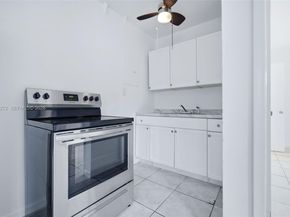 823-825 NW 9th St, Hallandale Beach FL 33009