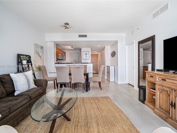 253 NE 2nd St 3104, Miami FL 33132