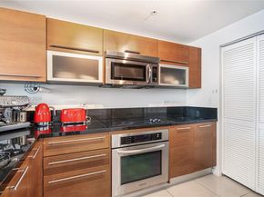 253 NE 2nd St 3104, Miami FL 33132