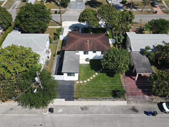 150 NE 169th Ter, North Miami Beach FL 33162