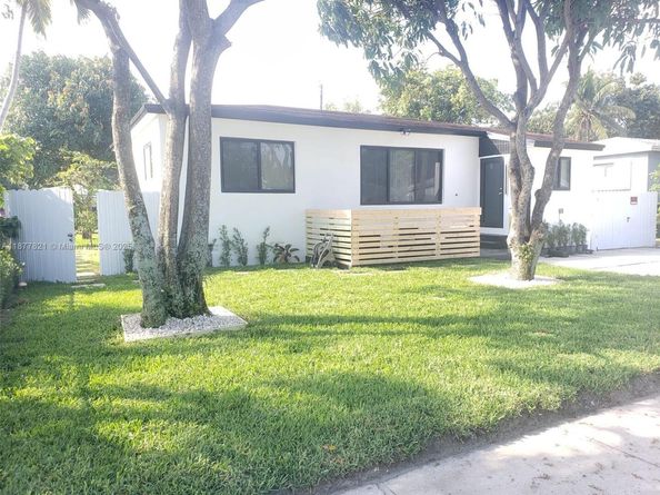 150 NE 169th Ter, North Miami Beach FL 33162