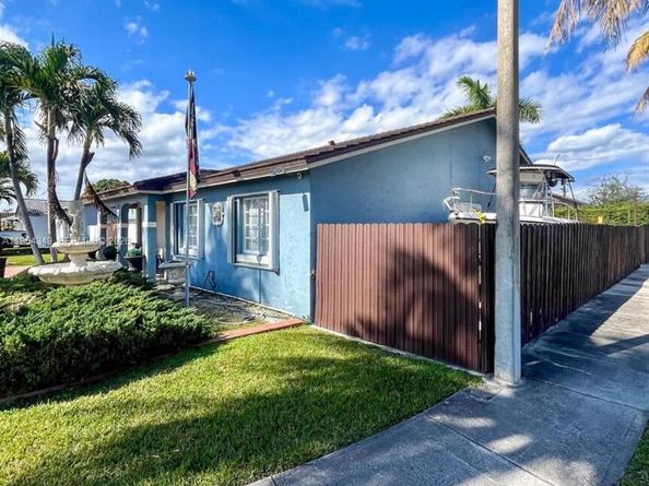 15201 SW 177th Ter, Miami FL 33187