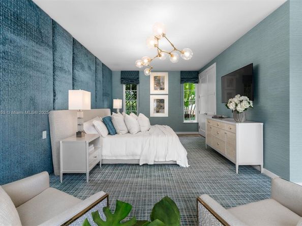 2887 Pine Tree Dr, Miami Beach FL 33140