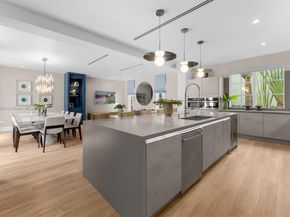 2887 Pine Tree Dr, Miami Beach FL 33140