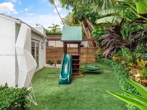 2887 Pine Tree Dr, Miami Beach FL 33140