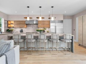 2887 Pine Tree Dr, Miami Beach FL 33140