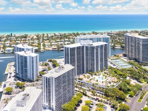 20281 E Country Club Dr 1009, Aventura FL 33180