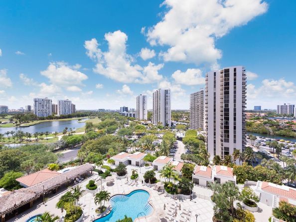 20281 E Country Club Dr 1009, Aventura FL 33180