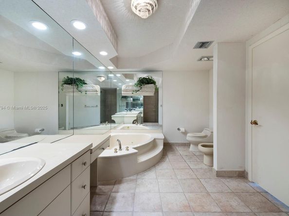 20281 E Country Club Dr 1009, Aventura FL 33180