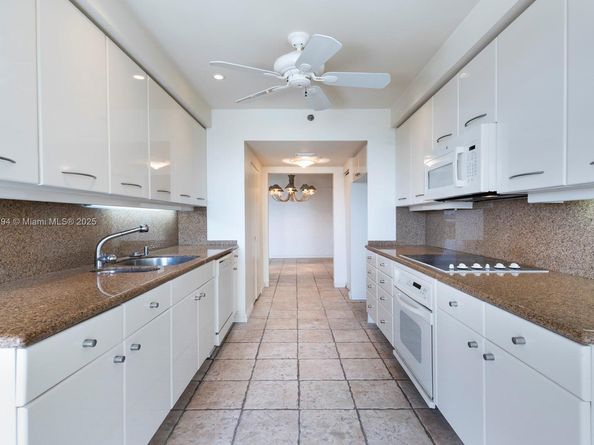 20281 E Country Club Dr 1009, Aventura FL 33180