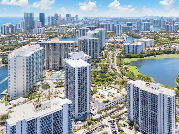 20281 E Country Club Dr 1009, Aventura FL 33180