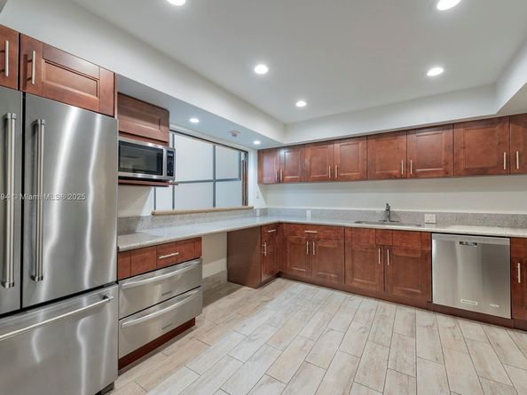 20281 E Country Club Dr 1009, Aventura FL 33180