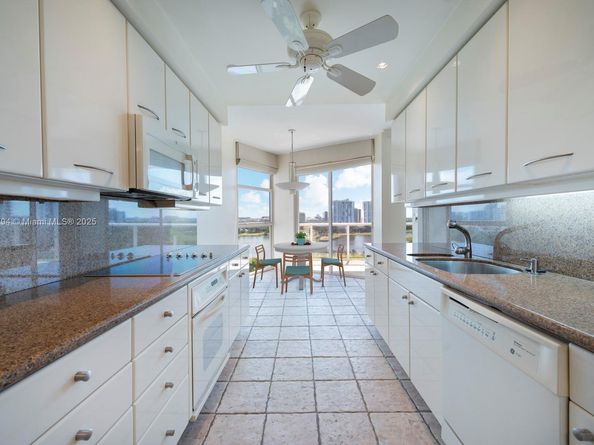 20281 E Country Club Dr 1009, Aventura FL 33180