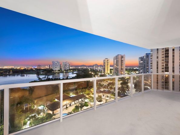 20281 E Country Club Dr 1009, Aventura FL 33180