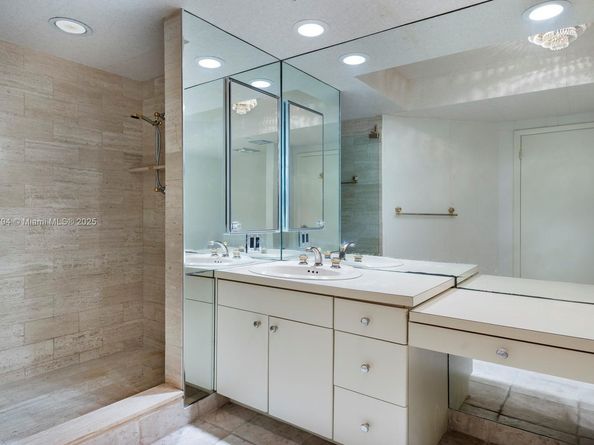 20281 E Country Club Dr 1009, Aventura FL 33180