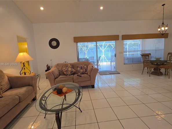 5112 NW 66th Ave, Lauderhill FL 33319
