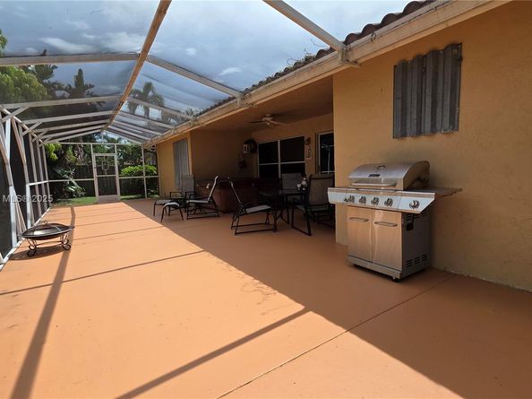 5112 NW 66th Ave, Lauderhill FL 33319