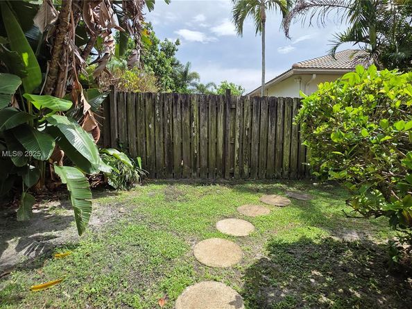 5112 NW 66th Ave, Lauderhill FL 33319