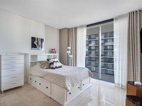 88 SW 7th St 3801, Miami FL 33130