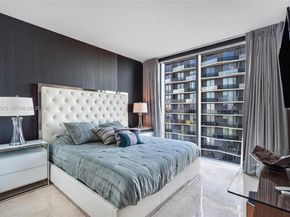88 SW 7th St 3801, Miami FL 33130