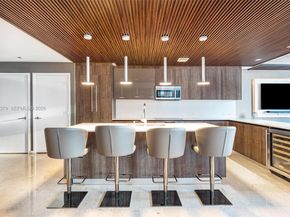 88 SW 7th St 3801, Miami FL 33130