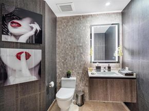 88 SW 7th St 3801, Miami FL 33130