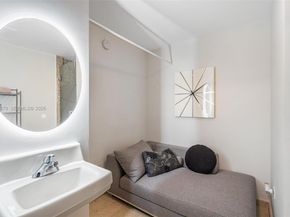 88 SW 7th St 3801, Miami FL 33130