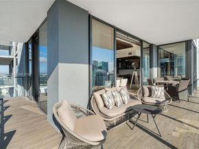 88 SW 7th St 3801, Miami FL 33130