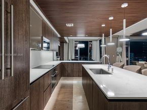 88 SW 7th St 3801, Miami FL 33130