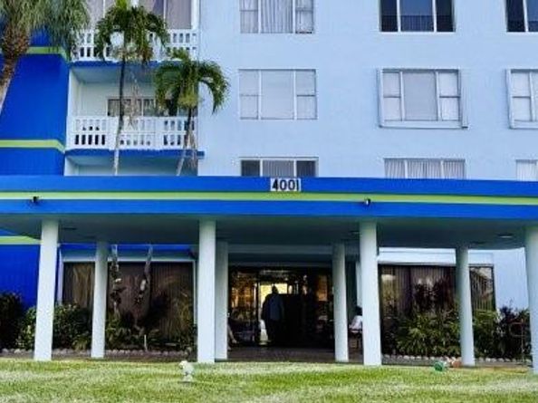 4001 Hillcrest Dr 909, Hollywood FL 33021