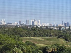 4001 Hillcrest Dr 909, Hollywood FL 33021