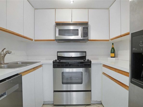 1621 Bay Rd 606, Miami Beach FL 33139