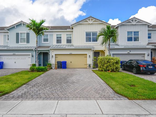 4735 Eucalyptus Dr, Hollywood FL 33021