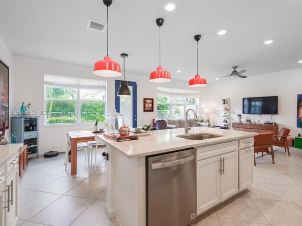 4735 Eucalyptus Dr, Hollywood FL 33021