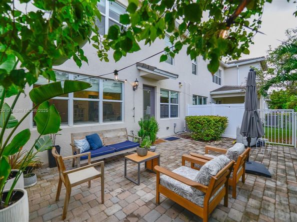4735 Eucalyptus Dr, Hollywood FL 33021