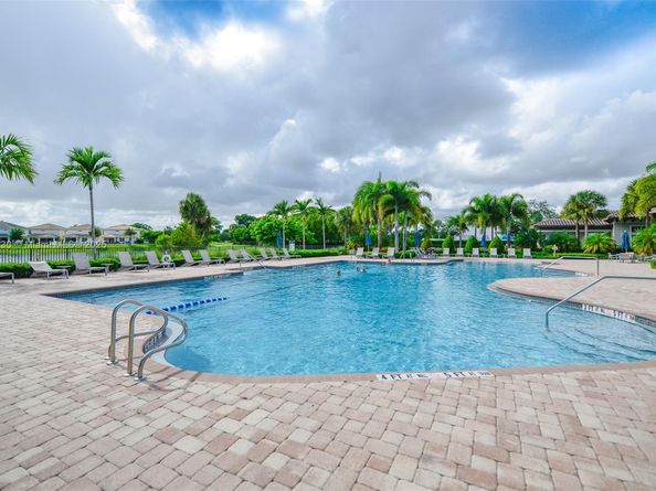 4735 Eucalyptus Dr, Hollywood FL 33021