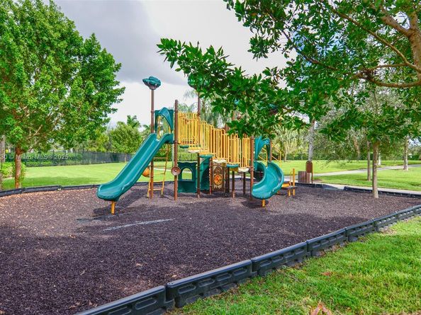 4735 Eucalyptus Dr, Hollywood FL 33021