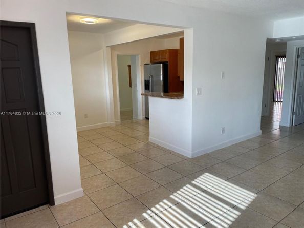 271 NW 57th Ct, Miami FL 33126