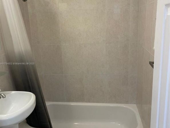 271 NW 57th Ct, Miami FL 33126