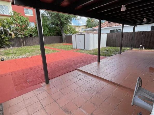 271 NW 57th Ct, Miami FL 33126