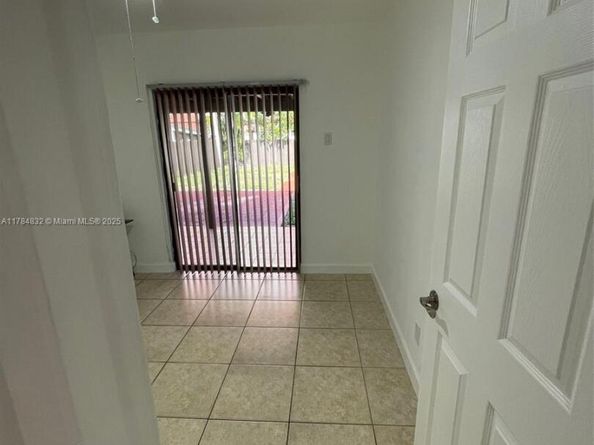 271 NW 57th Ct, Miami FL 33126