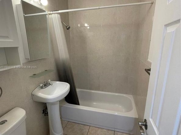 271 NW 57th Ct, Miami FL 33126
