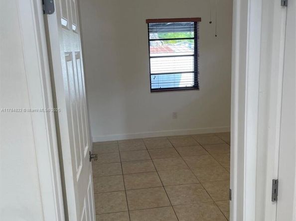271 NW 57th Ct, Miami FL 33126