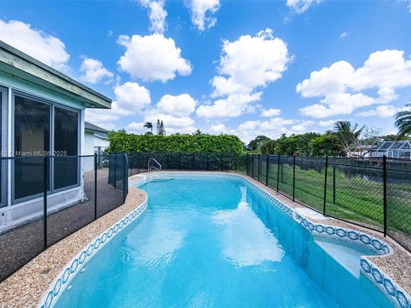 19476 Carolina Cir, Boca Raton FL 33434