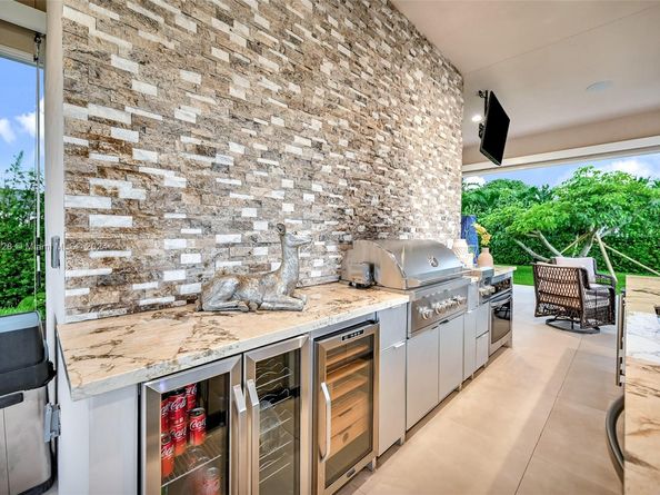 433 NW 127th Ave, Miami FL 33182