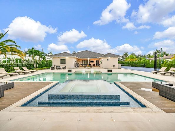 433 NW 127th Ave, Miami FL 33182