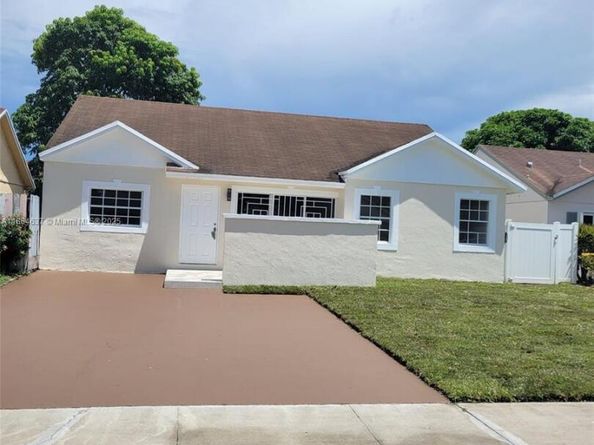 20327 NW 33rd Ave, Miami Gardens FL 33056