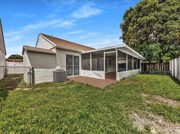 20327 NW 33rd Ave, Miami Gardens FL 33056