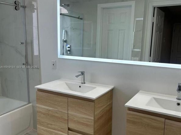 4466 Blossom Ln, Weston FL 33331